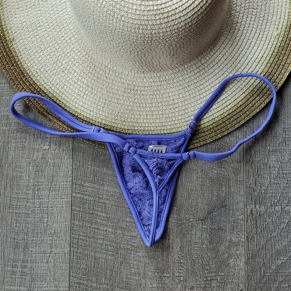 Diamond Lace Wicked Weasel rare-vintage thong bikini. Top: XS, Bottoms: large - Picture 7 of 9